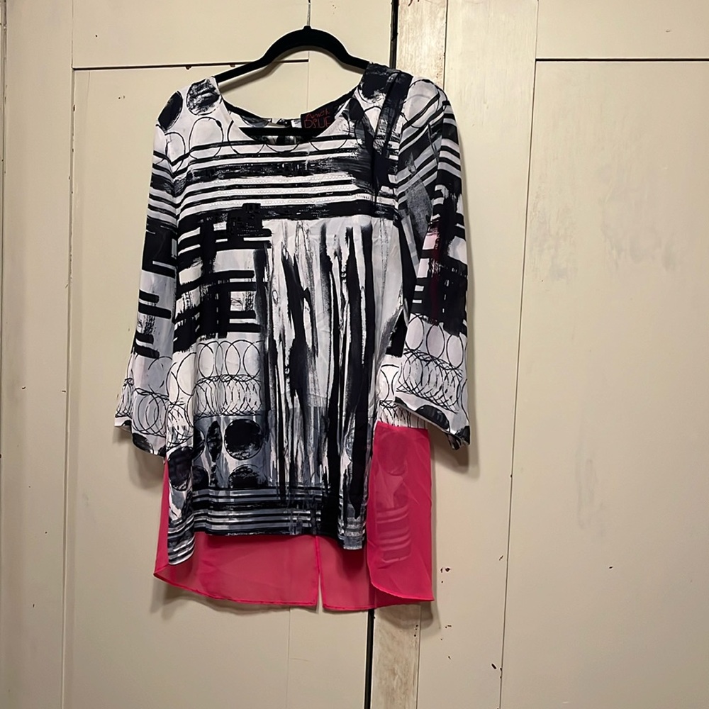 Sheer Summer Blouse Women’s size extra large blouse black & white with hot pink